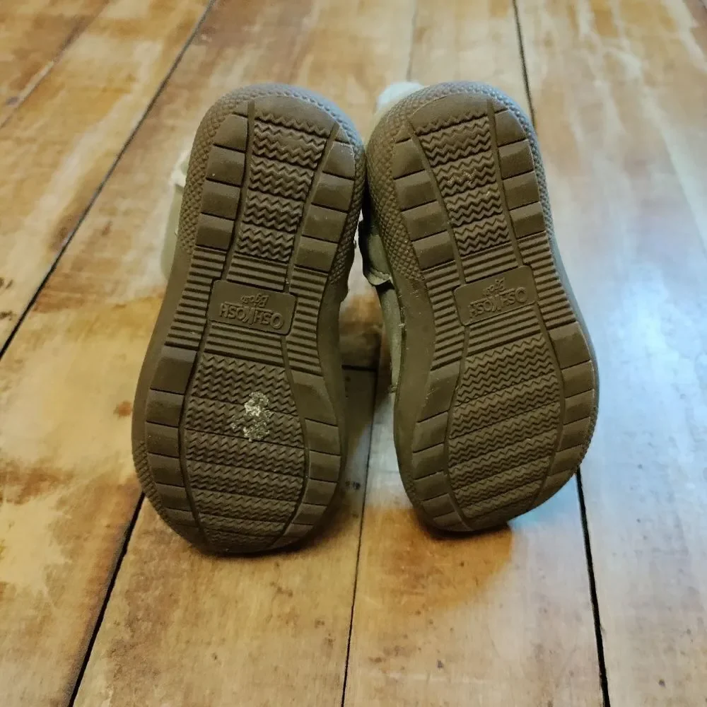 Oshkosh boots size 6 tan toddler girls faux fur detail